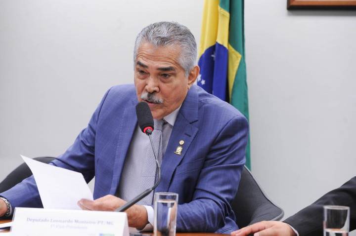 Comissão aprova reduzir carga horária de agente de saúde para 30 horas semanais