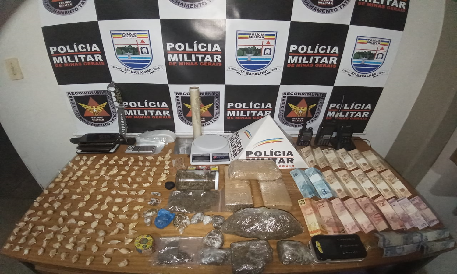PM apreende droga e conduz autores por tráfico em São Lourenço