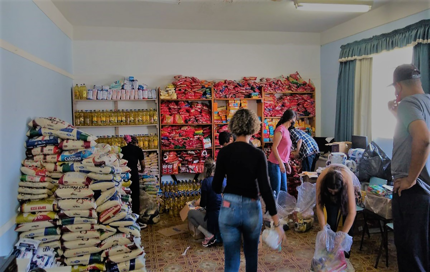 Prefeitura realiza cadastro de famílias para doação de cestas básicas